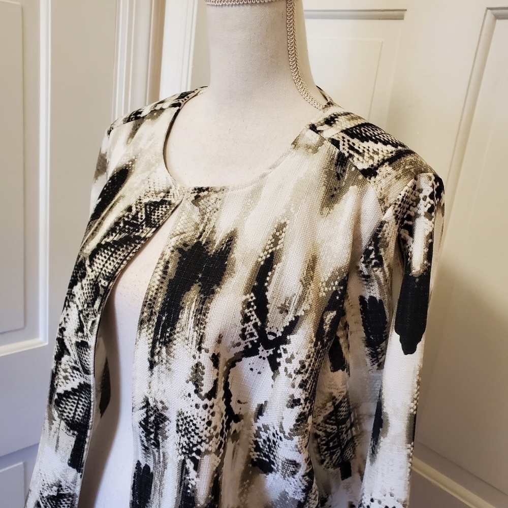 Sag Harbor Crop Style Open Front Blazer Lge - Picture 3 of 9